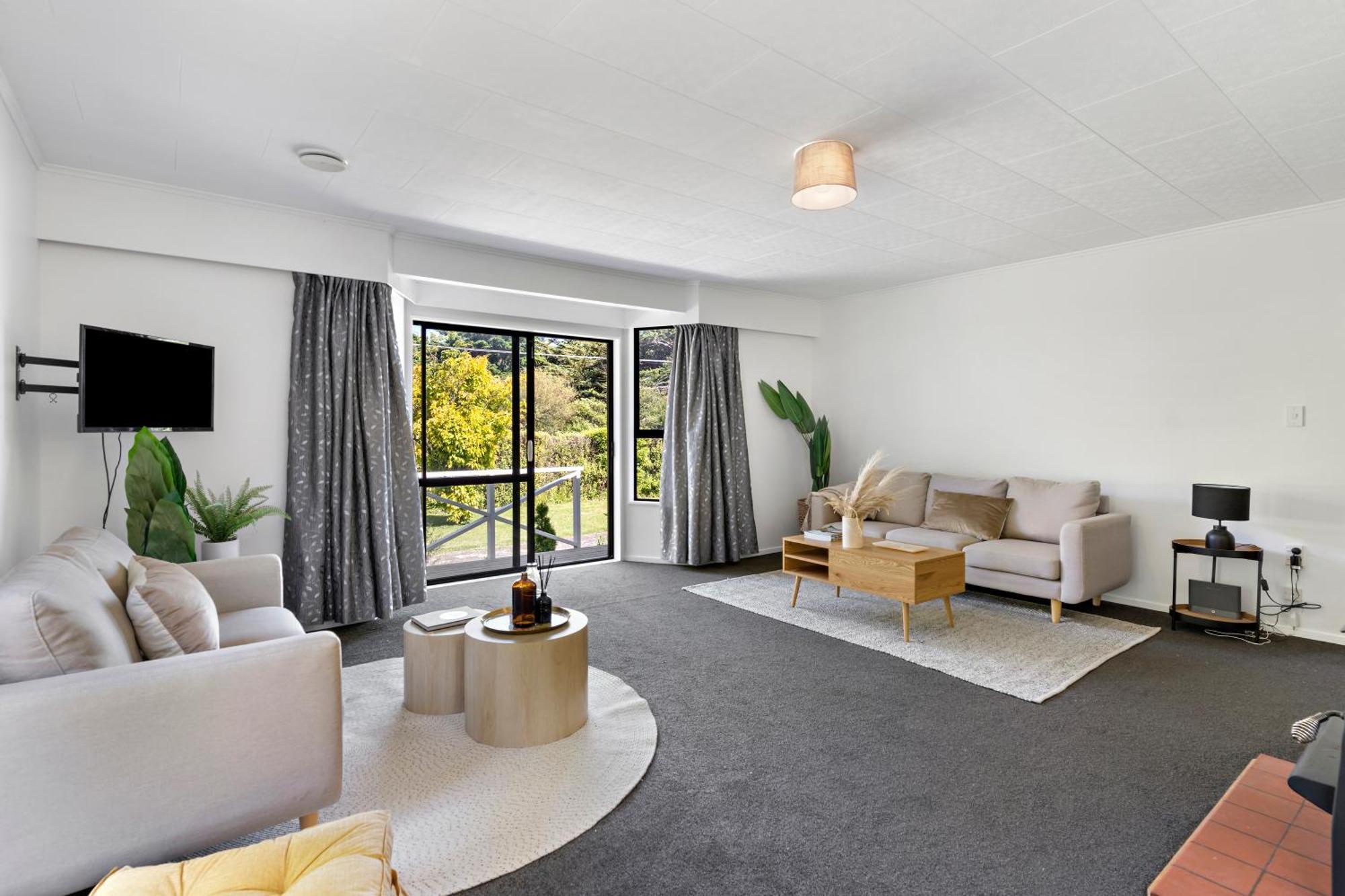 Holiday home Sunny And On Big Section Featherston